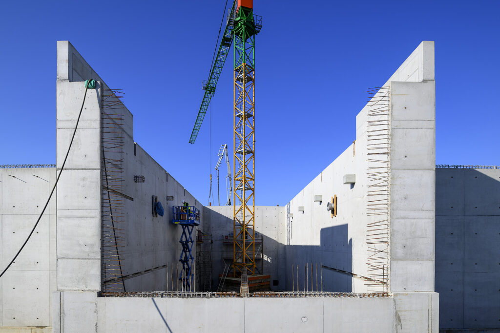 | construction d'un réservoir d'eau de 6000 mètres cubes à Nalamont (Ohey)
| maître d'ouvrage : SWDE (Société wallonne des eaux)
| bureau d'études : SWDE
| entreprise : Galère - génie civil