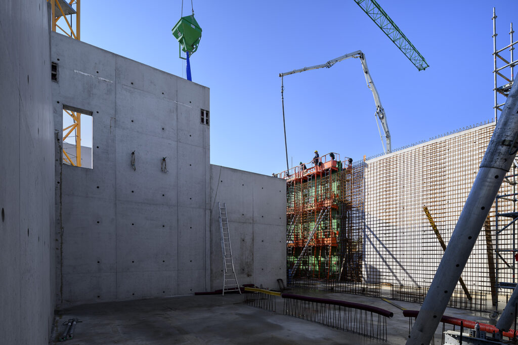 | construction d'un réservoir d'eau de 6000 mètres cubes à Nalamont (Ohey)
| maître d'ouvrage : SWDE (Société wallonne des eaux)
| bureau d'études : SWDE
| entreprise : Galère - génie civil